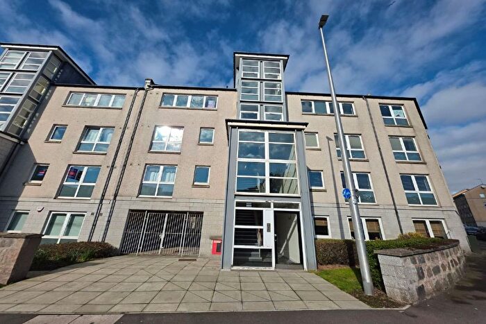 3 Bedroom Flat For Sale In , Dee Village, Millburn St, Rd Floor Flat, Aberdeen, AB11