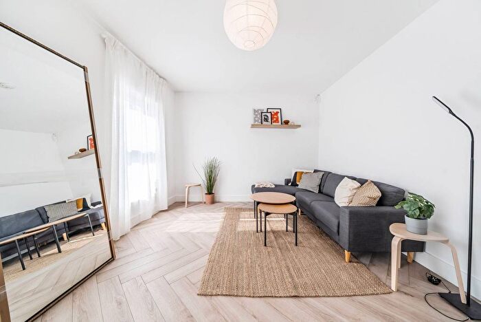 4 Bedroom Flat To Rent In York Road, Clapham Junction, London, SW11