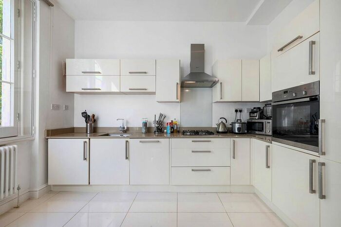 2 Bedroom Flat To Rent In Westbourne Terrace, Notting Hill Gate, London, W2
