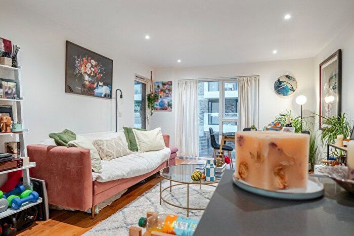 2 Bedroom Flat For Sale In Fairbourne Road, Clapham, London, SW4