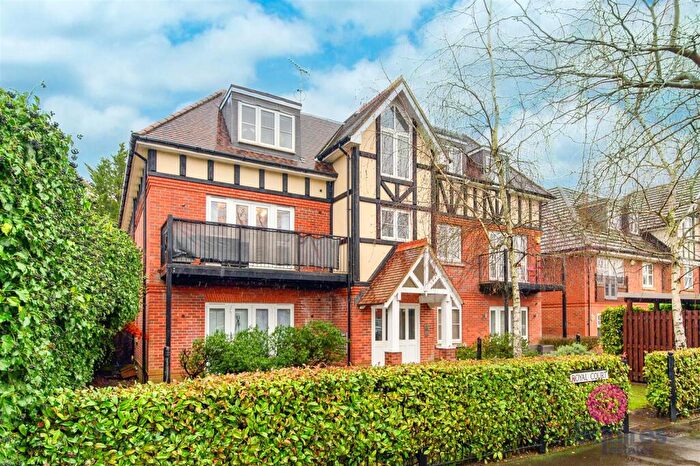 2 Bedroom Flat For Sale In Holders Hill Road, Mill Hill, London, NW7