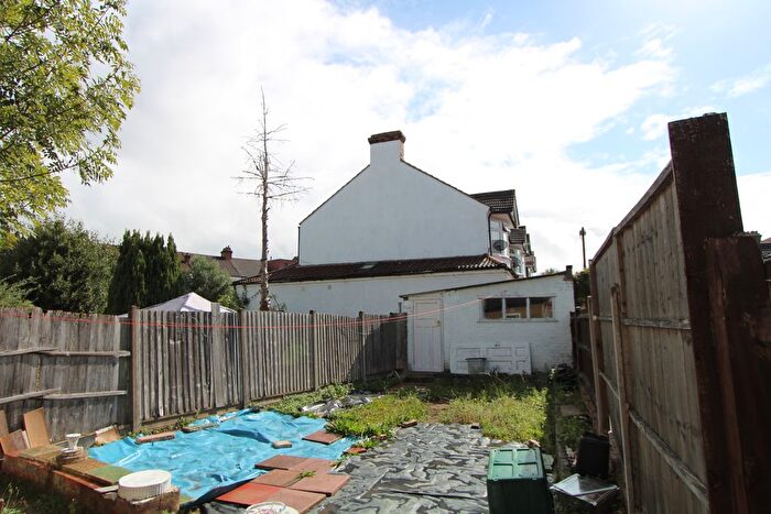 4 Bedroom Flat To Rent In Colebrook Road, London, SW16