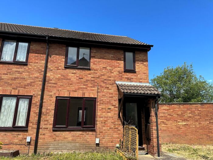 3 Bedroom Semi-Detached House To Rent In Eastdale Close, Kempston, MK42