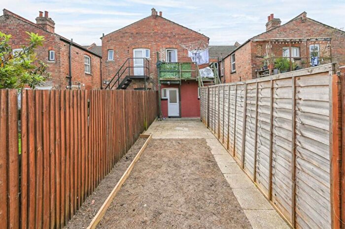 2 Bedroom Flat For Sale In Rosslyn Crescent, Harrow, HA1