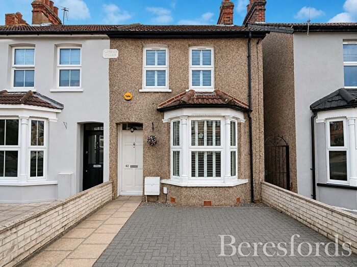 2 Bedroom Semi Detached House For Sale In Park Lane, Hornchurch, RM11