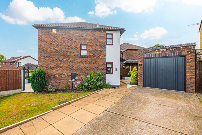 3 Bedroom Detached House For Sale In The Vale, Basildon, SS16