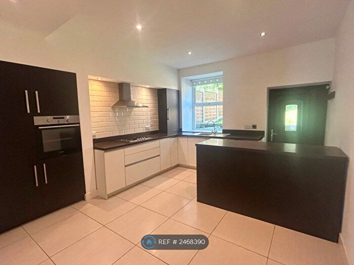 2 Bedroom Terraced House To Rent In Burnley Road, Rossendale, BB4