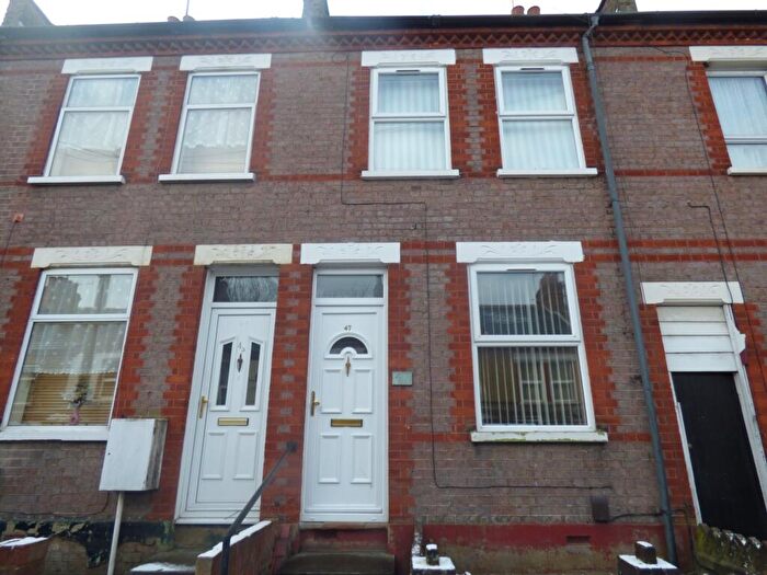2 Bedroom Terraced House For Sale In St Saviours Crescent, LU1