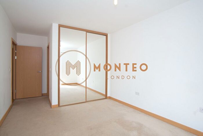 2 Bedroom Flat For Sale In William Mundy Way, Dartford, DA1