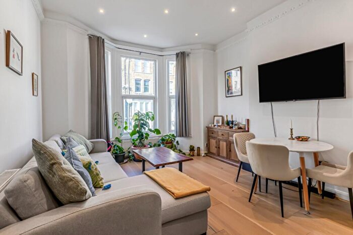 2 Bedroom Flat For Sale In Maygrove Road, West Hampstead, London, NW6