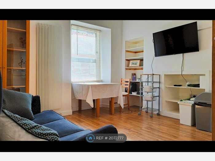 2 Bedroom Flat To Rent In Leven Street, Edinburgh, EH3