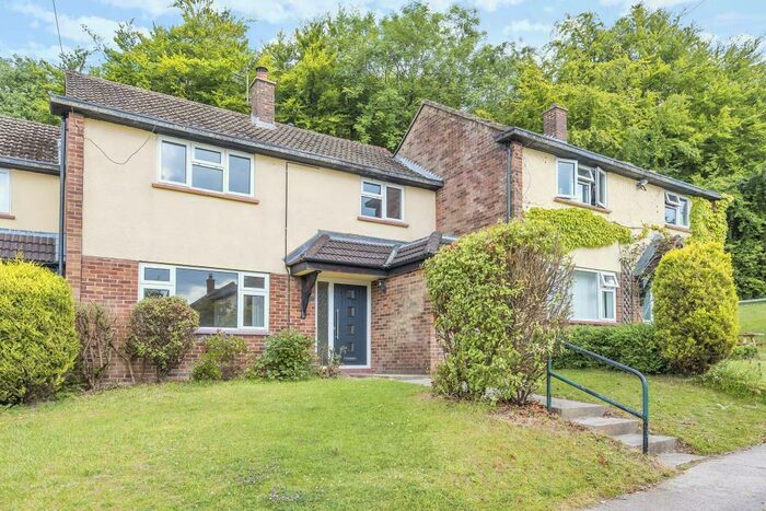 3 Bedroom End Of Terrace House For Sale In Halton Wood Road, Aylesbury, HP22