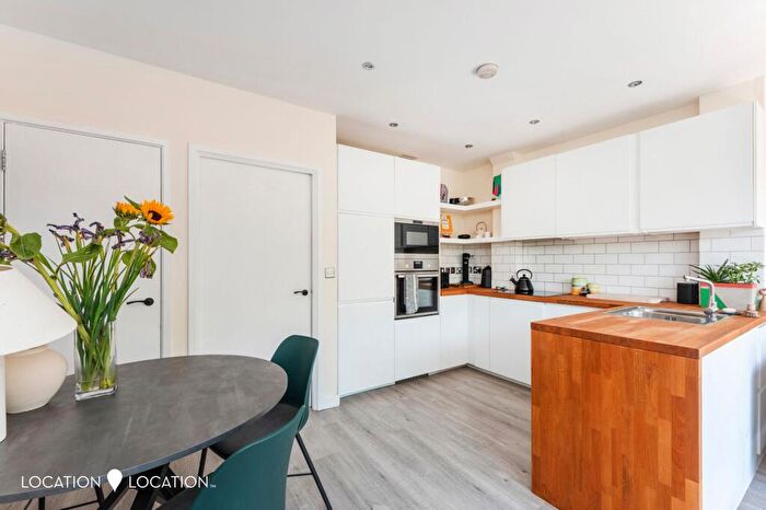 2 Bedroom Flat For Sale In Manor Road, Latitude Apartments, N16