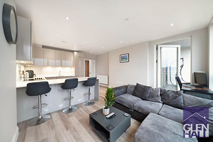 1 Bedroom Apartment For Sale In A Station Road, London, N11