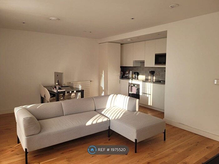 1 Bedroom Flat To Rent In Maud Street, Canning Town, E16