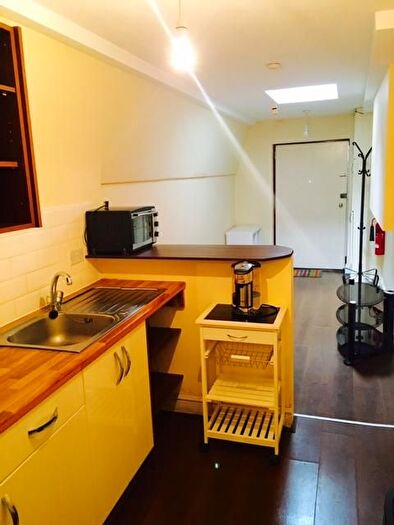 Studio To Rent In Gresham Road, Hounslow, TW3 - Photo 3