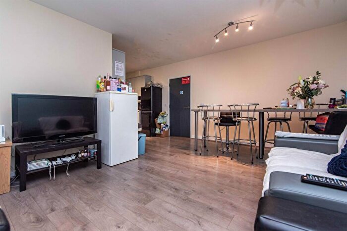 5 Bedroom Apartment To Rent In - South Parade, NG1