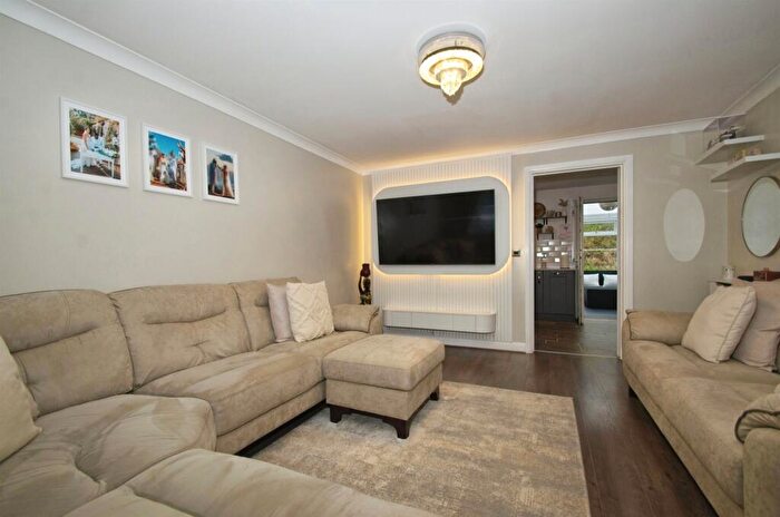 3 Bedroom Semi-Detached House For Sale In Heol Llwynffynon, Llangeinor, Bridgend, CF32