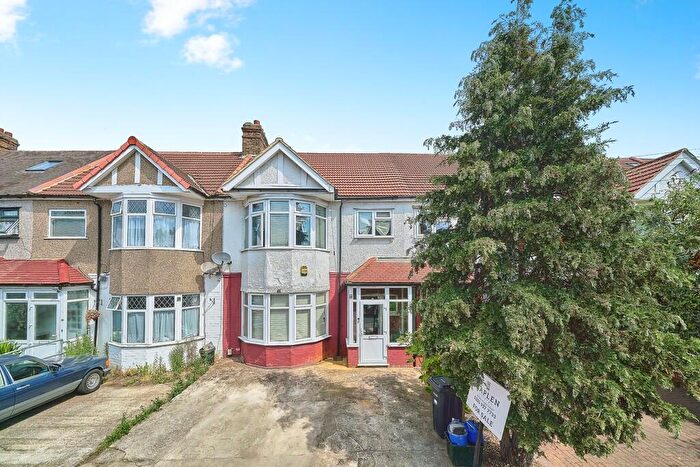 3 Bedroom Terraced House For Sale In Castleview Gardens, Cranbrook, IG1