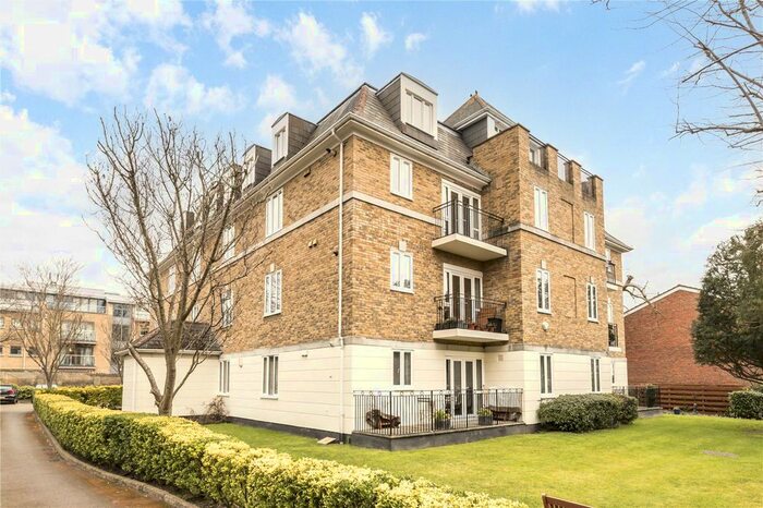 2 Bedroom Flat To Rent In The Terraces, Lansdowne Road, London, SW20