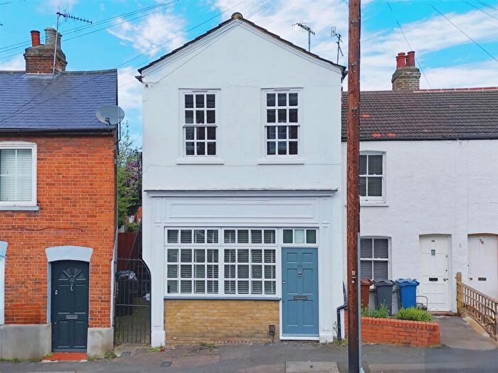 1 Bedroom Flat For Sale In Middle Road, Harrow On The Hill, HA2