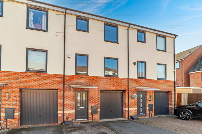 4 Bedroom Terraced House For Sale In Mount Street, Heywood, OL10