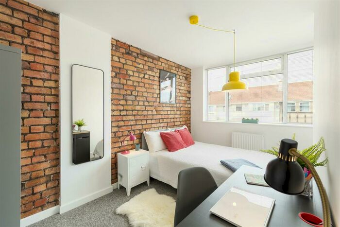 6 Bedroom House To Rent In Beachgrove Road, Bristol, BS16