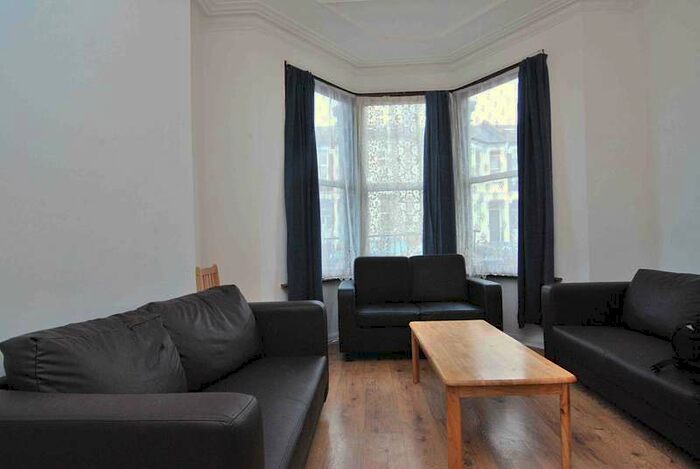 2 Bedroom Flat To Rent In Seymour Road, Harringay, London, N8