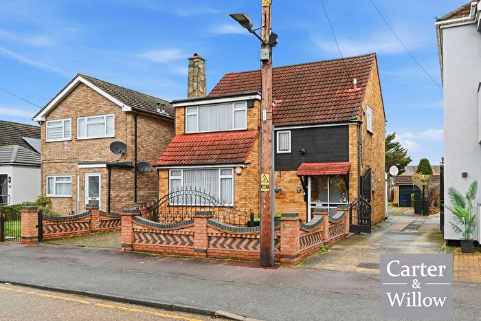 3 Bedroom Detached House For Sale In Aldborough Road, Dagenham, RM10