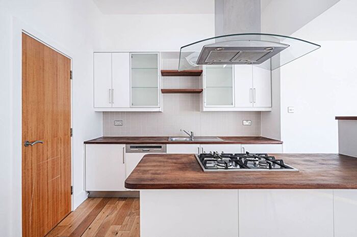 2 Bedroom Flat To Rent In Thrawl Street, Aldgate, London, E1