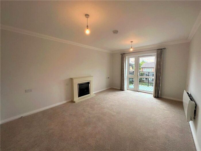 1 Bedroom Flat For Sale In Crookham Road, Fleet, GU51