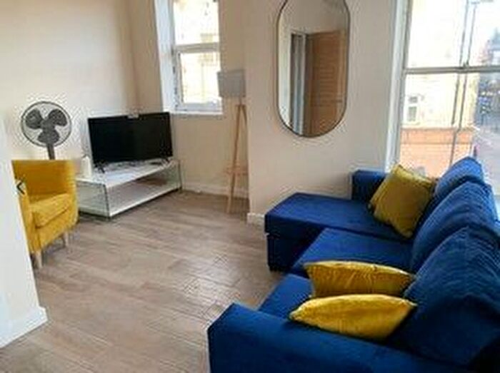 1 Bedroom Flat To Rent In Market Place, Wednesbury, WS10