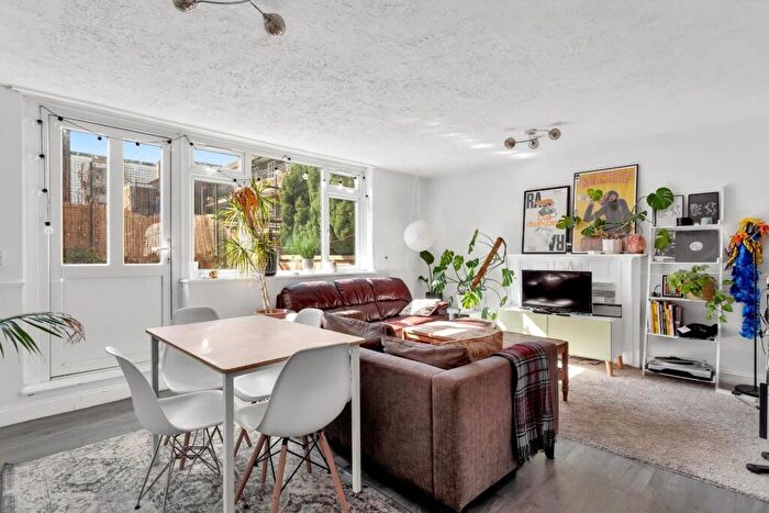 3 Bedroom Maisonette To Rent In Myrtle Walk, London, N1