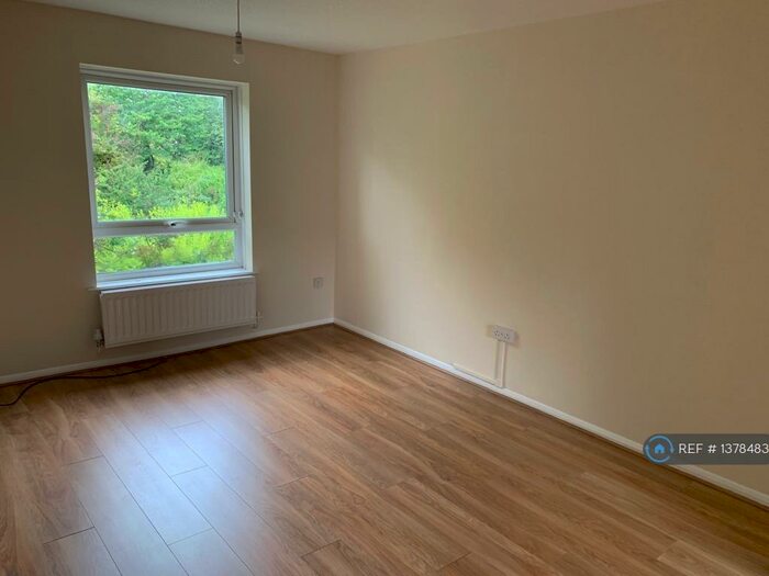 3 Bedroom Flat To Rent In Vicarage Road, West Bromwich, B71