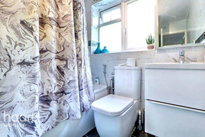 2 Bedroom Maisonette For Sale In Harrow Road, HA0