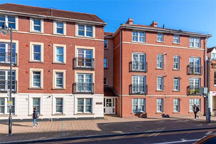2 Bedroom Flat To Rent In Blenheim Court, London Street, Reading, Berkshire, RG1