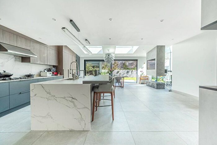 4 Bedroom Detached House For Sale In Bishop Ramsey Close, Ruislip, HA4