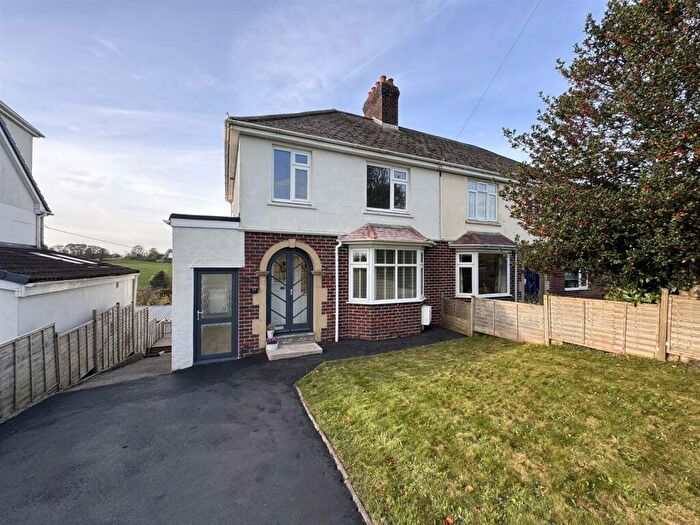 3 Bedroom Semi-Detached House For Sale In Bath New Road, Radstock, BA3