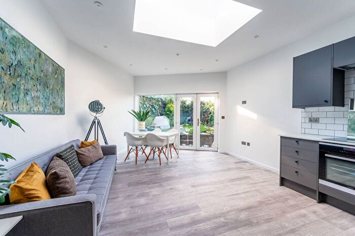 2 Bedroom Flat To Rent In Conyers Road, Streatham Common, London, SW16