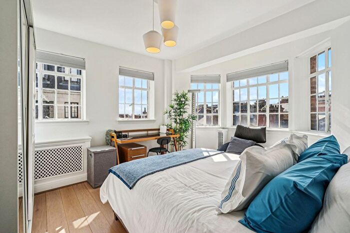 2 Bedroom Flat To Rent In Sloane Street, Knightsbridge Court, SW1X