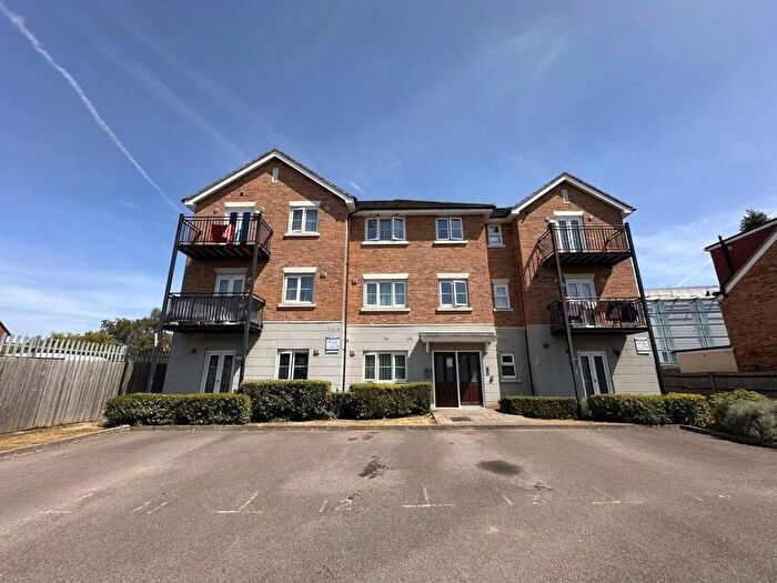 2 Bedroom Flat To Rent In New Road, Harlington, Greater London, UB3