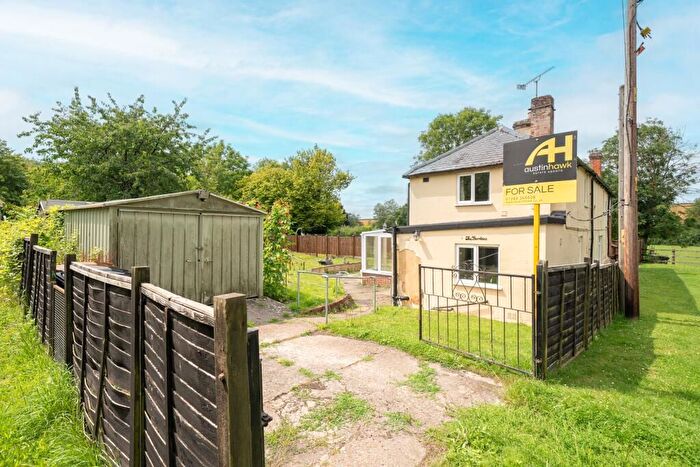 2 Bedroom Semi-Detached House For Sale In The Garden, Barton Stacey, Winchester, SO21