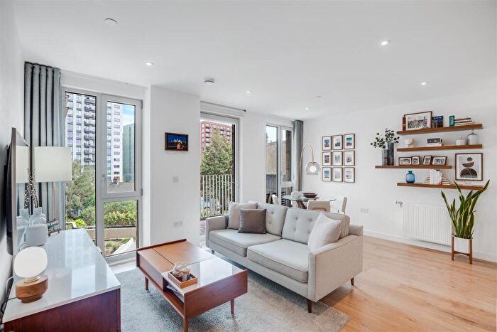 1 Bedroom Apartment For Sale In Copeland Court, Silvertown, E16