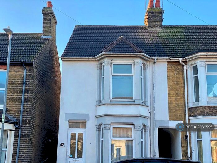 3 Bedroom End Of Terrace House To Rent In Tonge Road, Sittingbourne, ME10