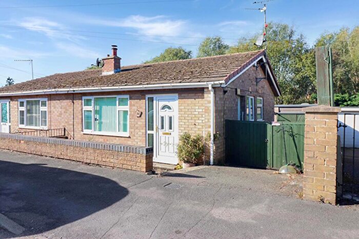 2 Bedroom Semi Detached House For Sale In Severn Way, Kettering, NN16