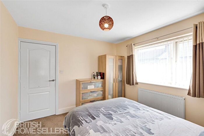 3 Bedroom Detached House For Sale In Wroe Place, Wyke, Bradford, West Yorkshire, BD12