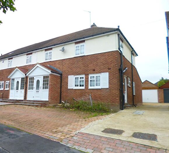3 Bedroom Semi Detached House To Rent In Dugdale Hill Lane, Potters Bar, Herts, EN6