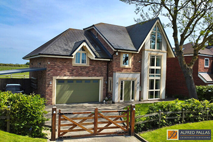4 Bedroom Detached House For Sale In Sunniside Lane, Cleadon, SR6