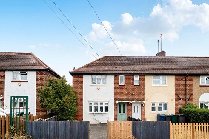 2 Bedroom End Of Terrace House For Sale In Ridgeview Close, Barnet, EN5