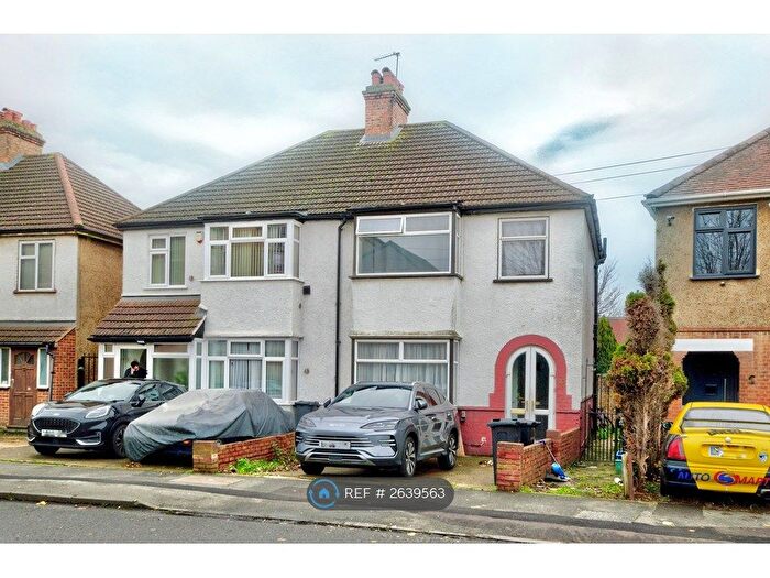 3 Bedroom Semi-Detached House To Rent In Beavers Lane, Hounslow, TW4